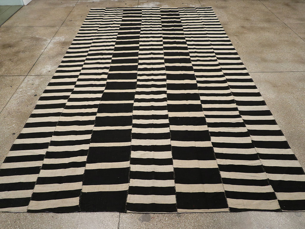 Modern Persian Flatweave Kilim Gallery Carpet, No.30458 - Gss