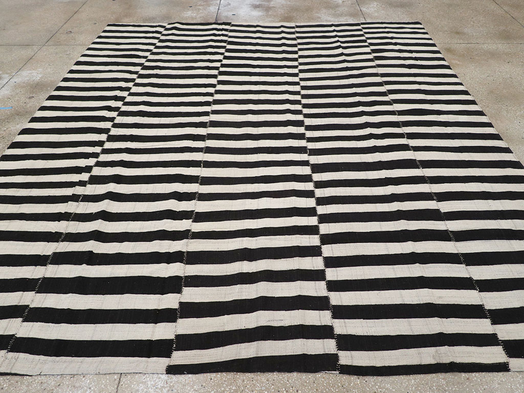 Vintage Persian Flatweave Kilim Room Size Carpet, No.30459 - Gss