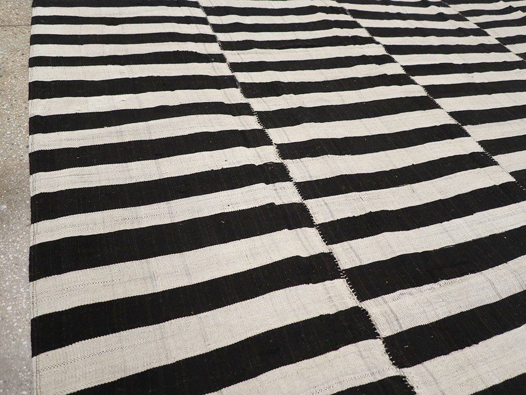 Vintage Persian Flatweave Kilim Room Size Carpet, No.30459 - Gss