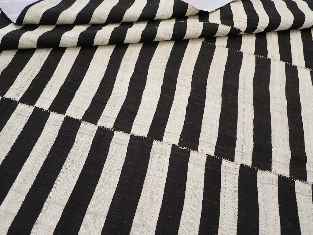 Vintage Persian Flatweave Kilim Room Size Carpet, No.30459 - Gss