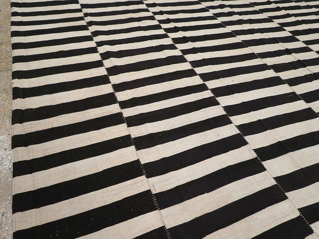 Modern Persian Flatweave Kilim Large Room Size Carpet, No.30463 - Gss