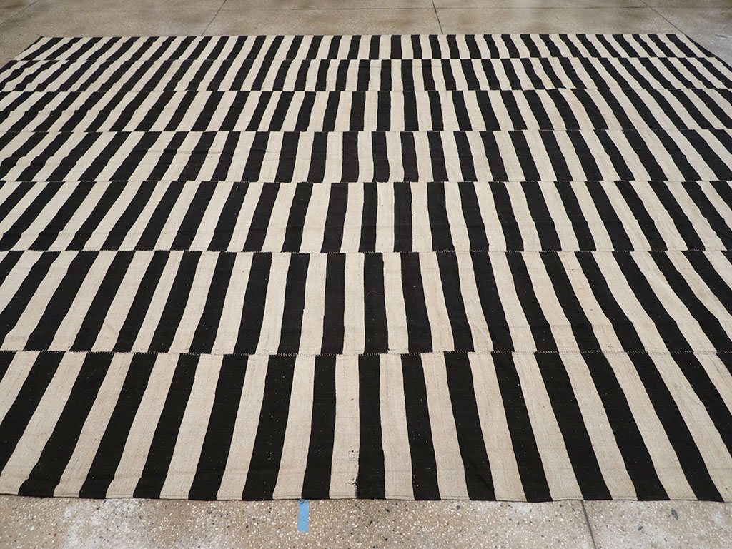 Modern Persian Flatweave Kilim Large Room Size Carpet, No.30463 - Gss