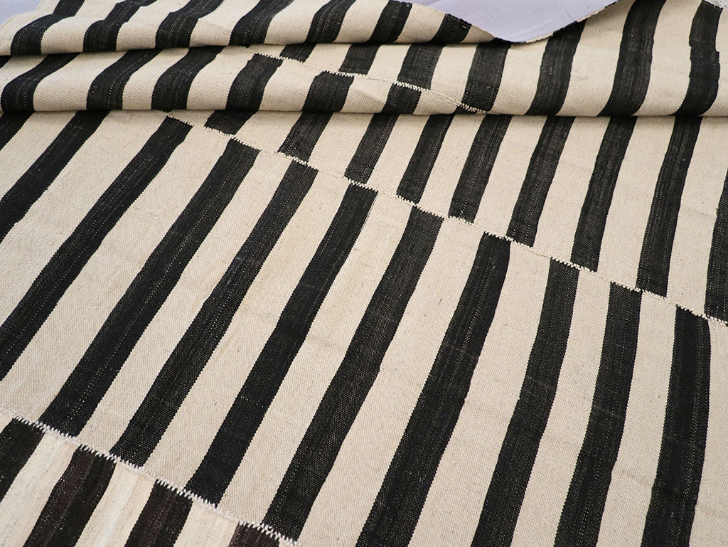 Vintage Persian Flatweave Kilim Room Size Carpet, No.30464 - Gss