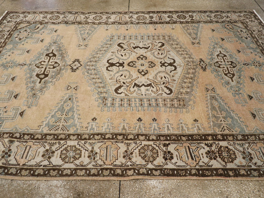 Vintage Persian Veece Accent Carpet, No.30478 - Gss