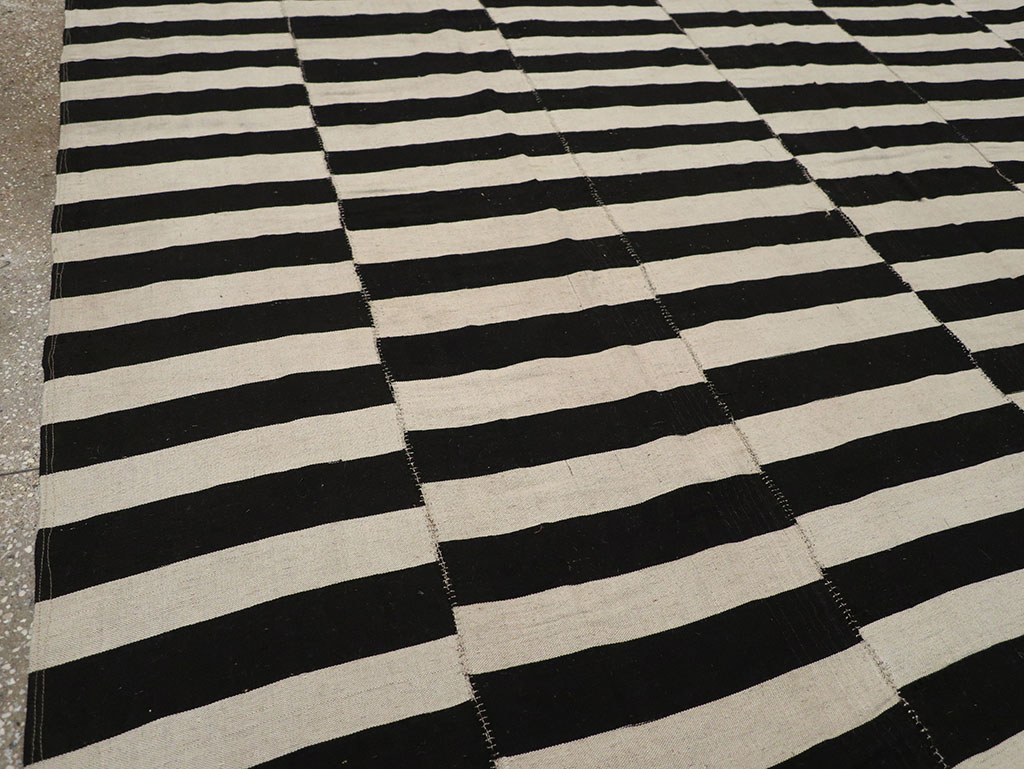 Modern Persian Flatweave Kilim Gallery Carpet, No.30517 - Gss