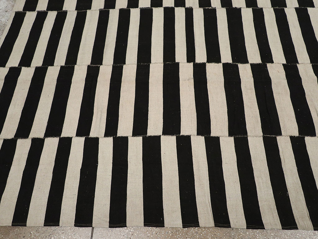 Modern Persian Flatweave Kilim Gallery Carpet, No.30517 - Gss