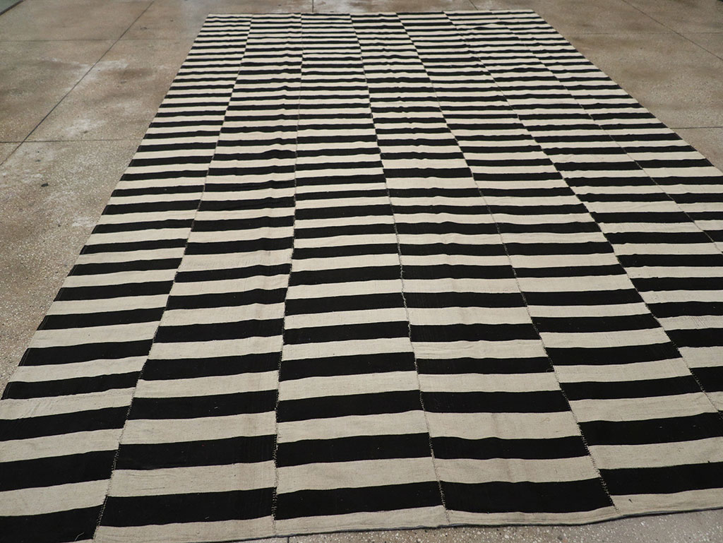 Modern Persian Flatweave Kilim Gallery Carpet, No.30517 - Gss