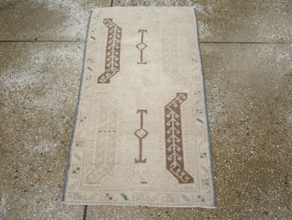 Vintage Turkish Anatolian Throw Rug, No.30674 - Gss