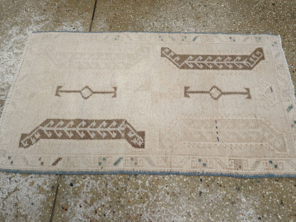 Vintage Turkish Anatolian Throw Rug, No.30674 - Gss