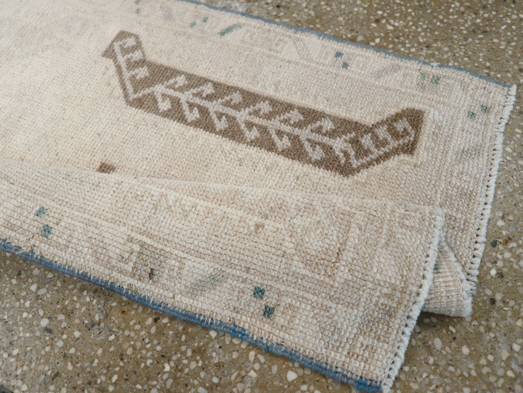 Vintage Turkish Anatolian Throw Rug, No.30674 - Gss