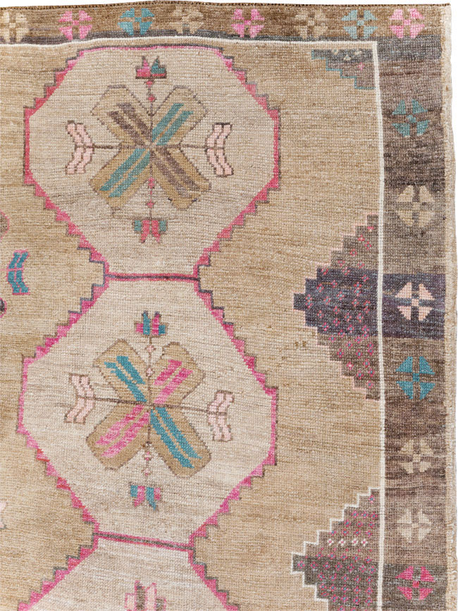 Vintage Turkish Anatolian Room Size Carpet, No.30816 - Gss
