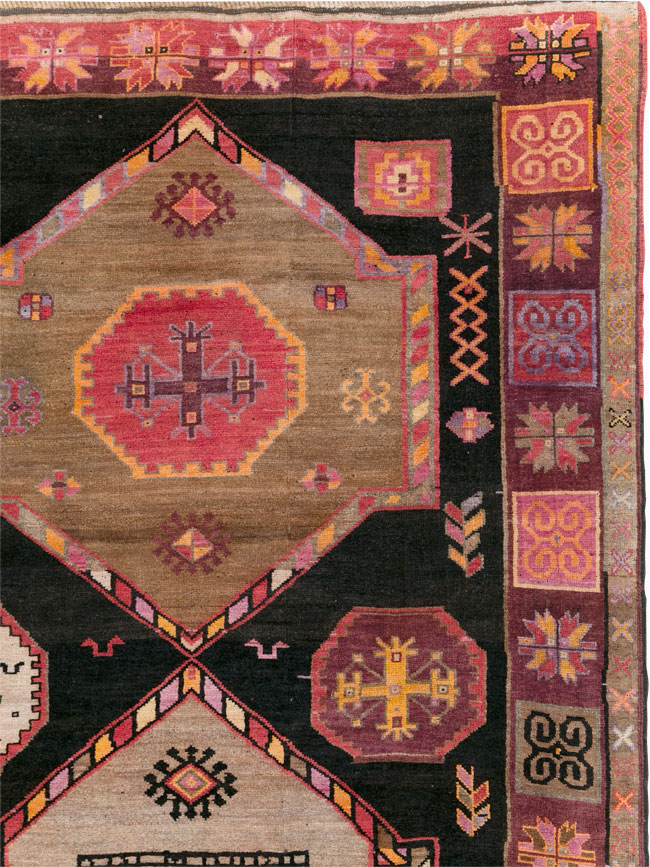 Vintage Turkish Anatolian Tribal Room Size Carpet, No.30914 - Gss