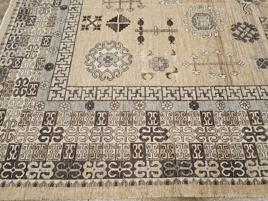 Contemporary East Turkestan Khotan Room Size Carpet, No.30997 - Gss