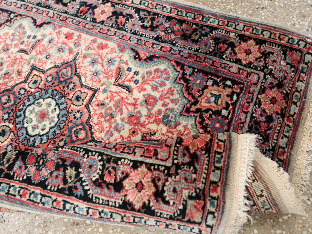 Vintage Persian Sarouk Throw Rug, No.31025 - Gss