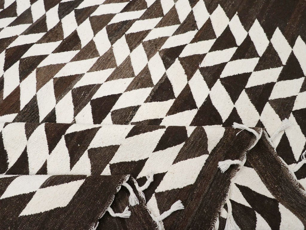 Contemporary Turkish Flatweave Kilim Room Size Carpet, No.31045 - Gss