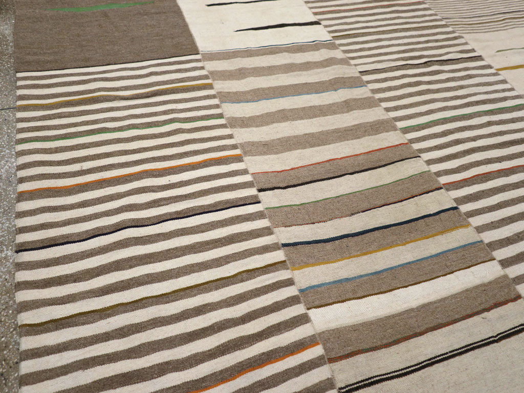 Contemporary Turkish Flatweave Kilim Room Size Carpet, No.31075 - Gss