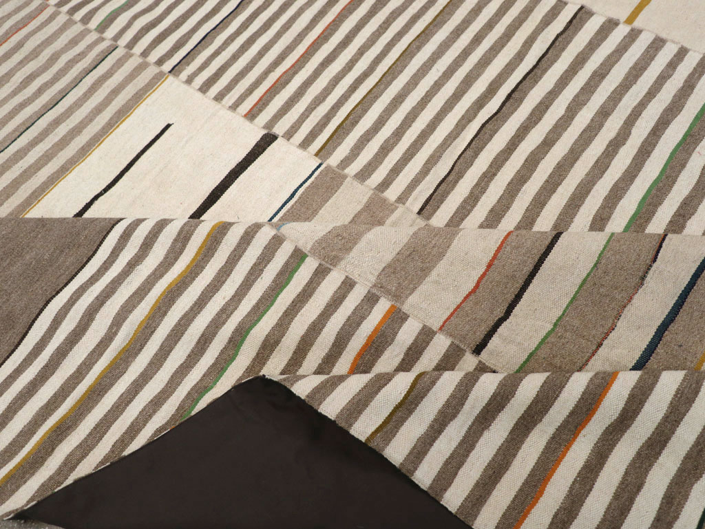 Contemporary Turkish Flatweave Kilim Room Size Carpet, No.31075 - Gss