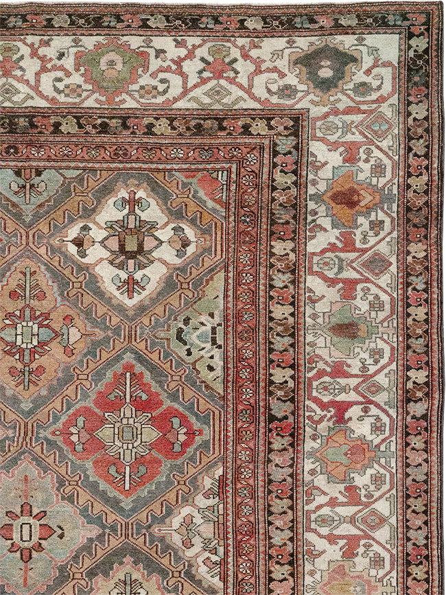 Antique Persian Bakhtiari Room Size Carpet, No.31136 - Gss
