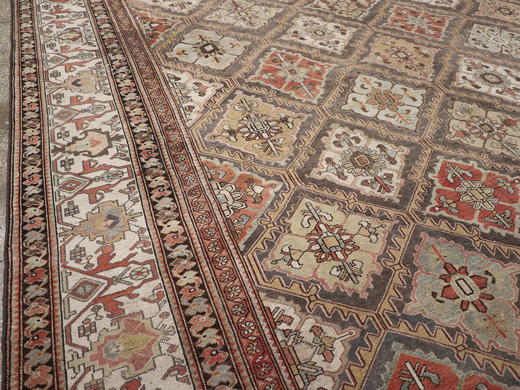 Antique Persian Bakhtiari Room Size Carpet, No.31136 - Gss