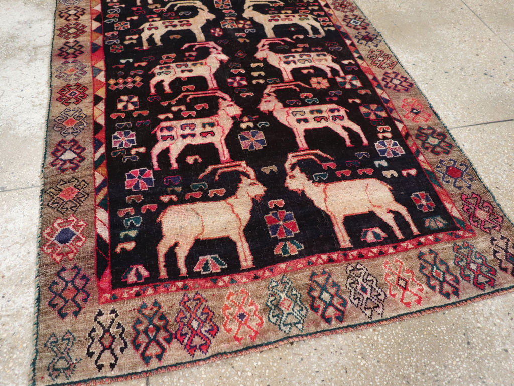 Vintage Pictorial Persian Shiraz Rug, No.31154 - Gss