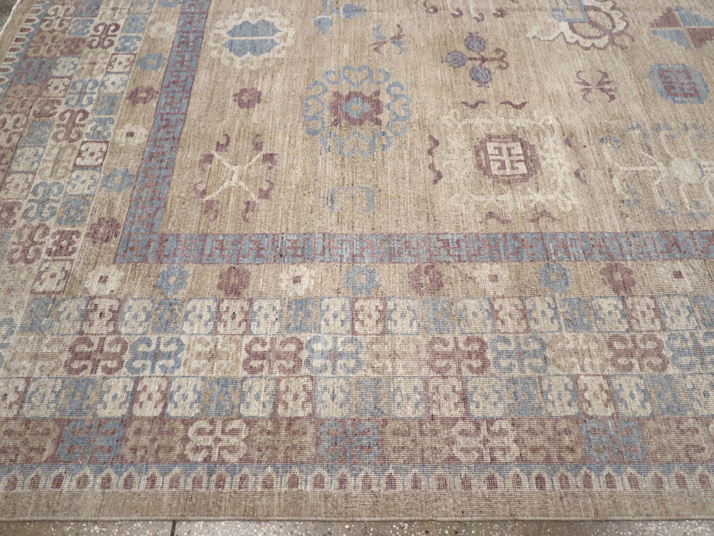 Contemporary East Turkestan Khotan Room Size Carpet, No.31238 - Gss