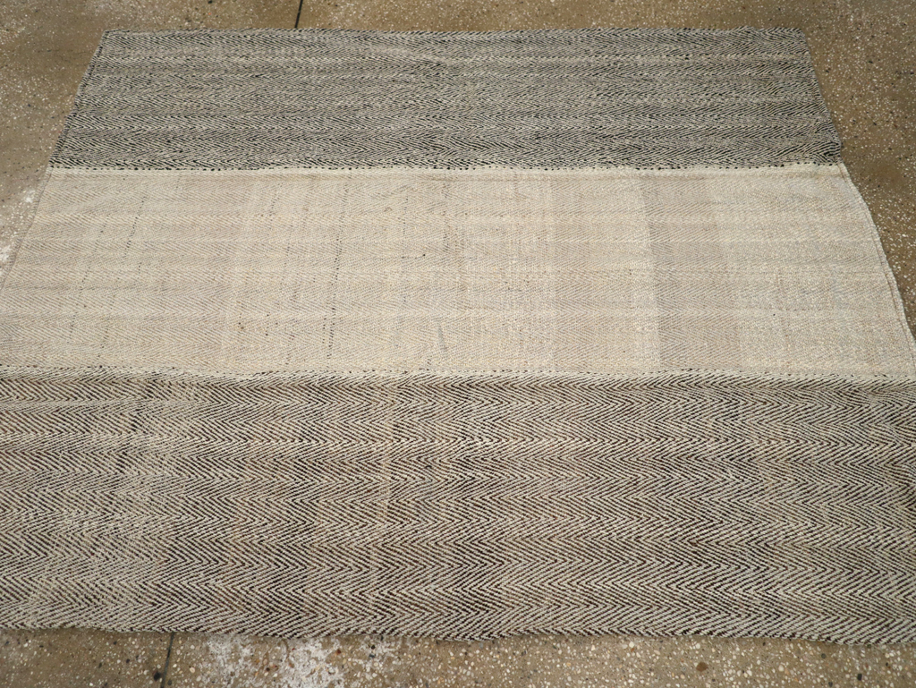 Modern Turkish Flatweave Accent Rug, No.31414 - Gss
