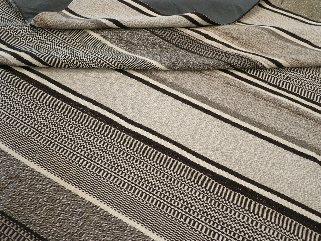 Modern Turkish Flatweave Room Size Carpet, No.31426 - Gss