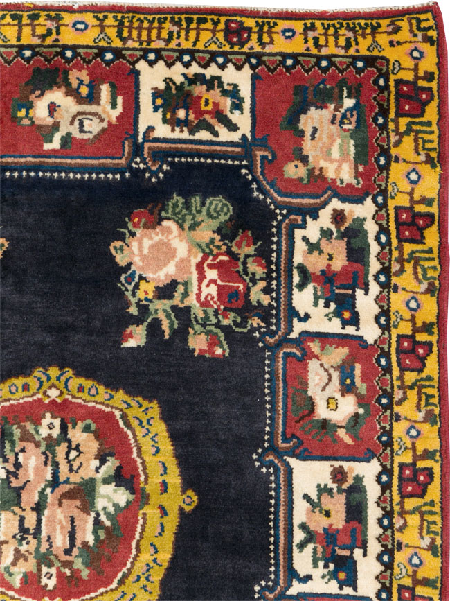 Vintage Persian Bakhtiari Throw Rug, No.31449 - Gss
