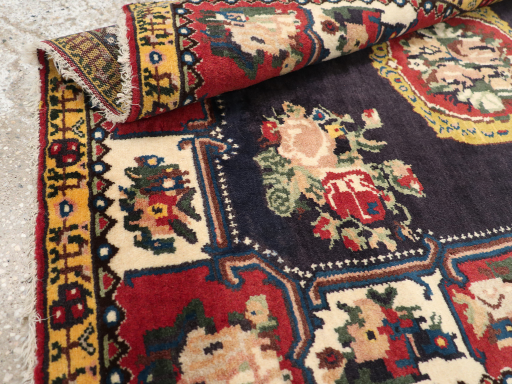 Vintage Persian Bakhtiari Throw Rug, No.31449 - Gss