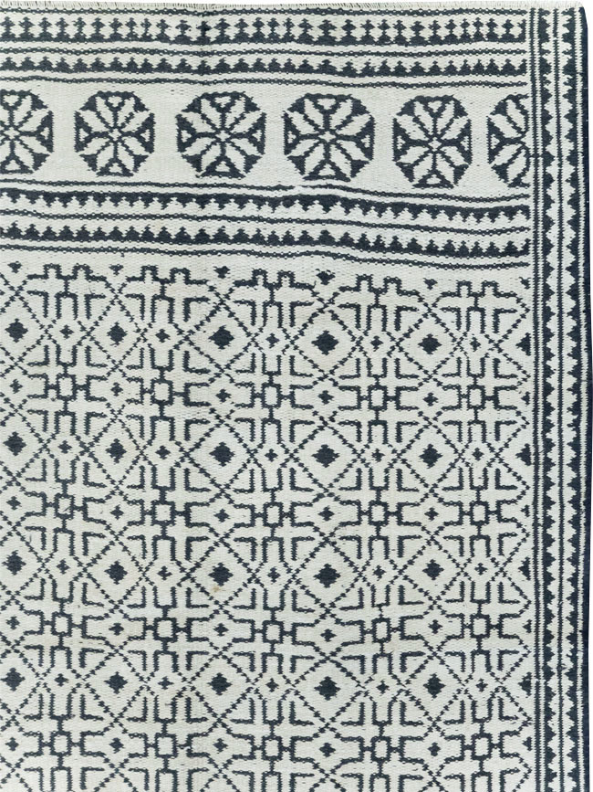 Vintage Persian Flatweave Long and Narrow Gallery Carpet, No.31554 - Gss