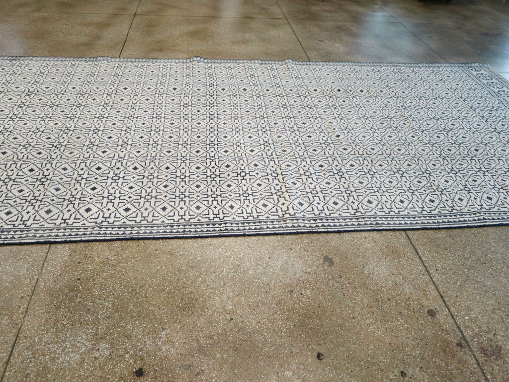 Vintage Persian Flatweave Long and Narrow Gallery Carpet, No.31554 - Gss