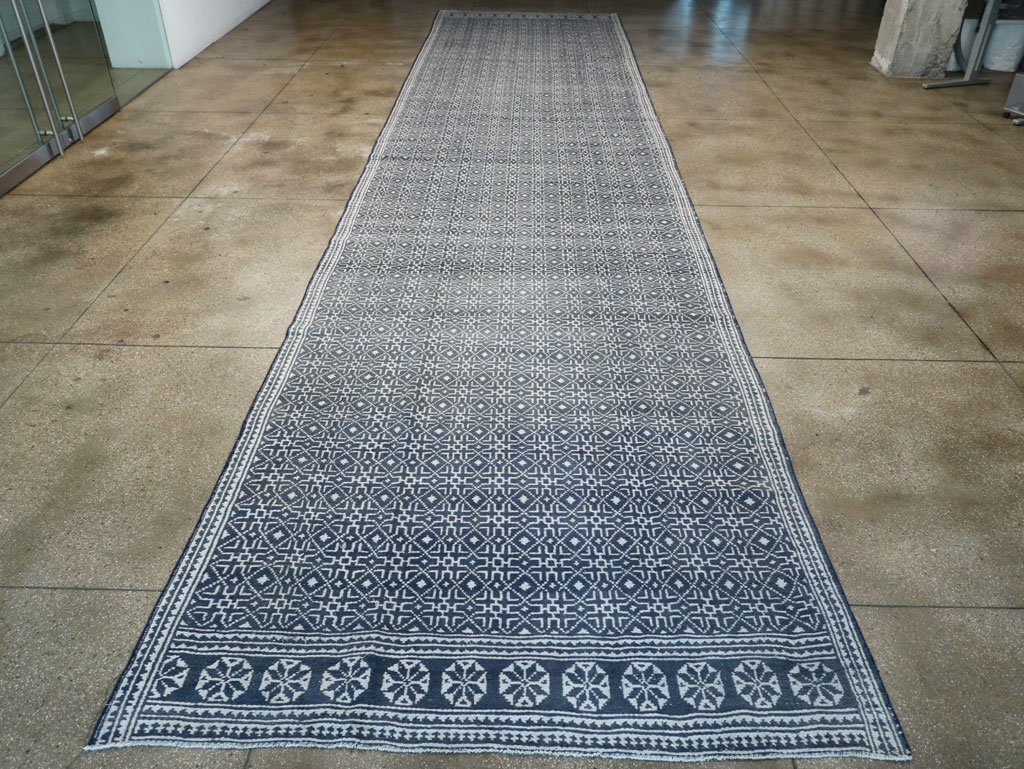 Vintage Persian Flatweave Long and Narrow Gallery Carpet, No.31554 - Gss