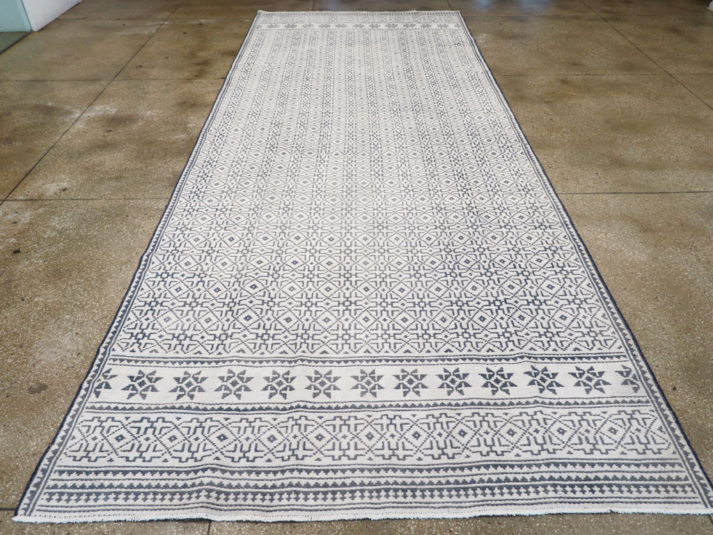 Vintage Persian Flatweave Gallery Carpet, No.31556 - Gss