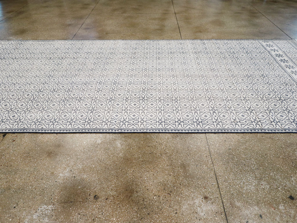 Vintage Persian Flatweave Gallery Carpet, No.31556 - Gss