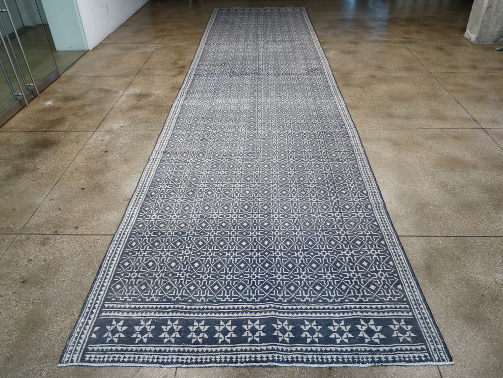 Vintage Persian Flatweave Long and Narrow Gallery Carpet, No.31557 - Gss