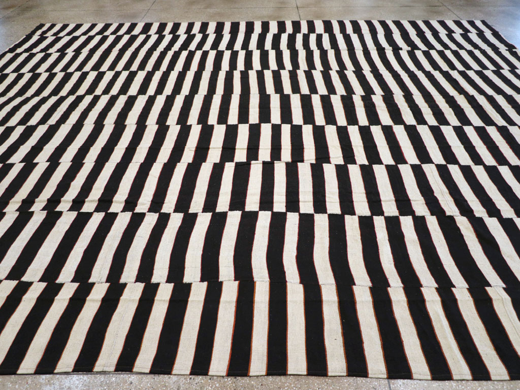 Modern Turkish Flatweave Kilim Large Room Size Carpet, No.31594 - Gss