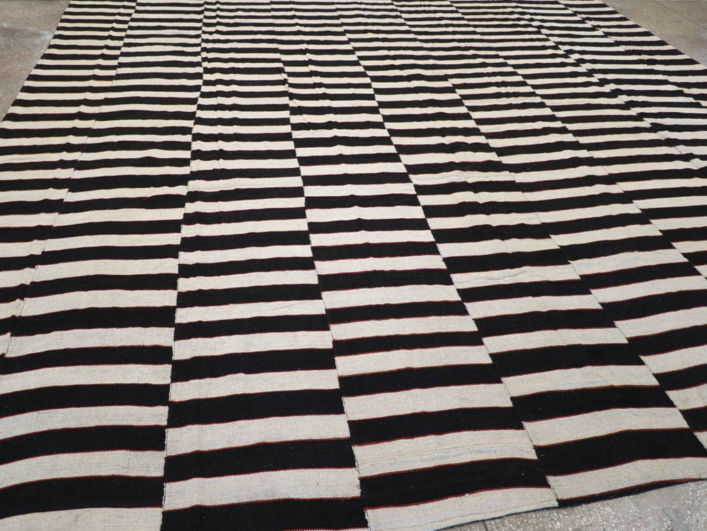 Modern Turkish Flatweave Kilim Large Room Size Carpet, No.31594 - Gss