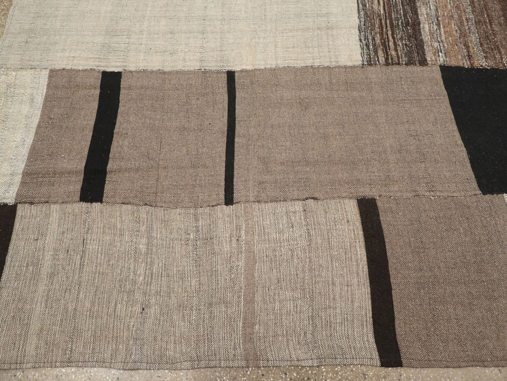 Modern Turkish Flatweave Square Room Size Carpet, No.31609 - Gss