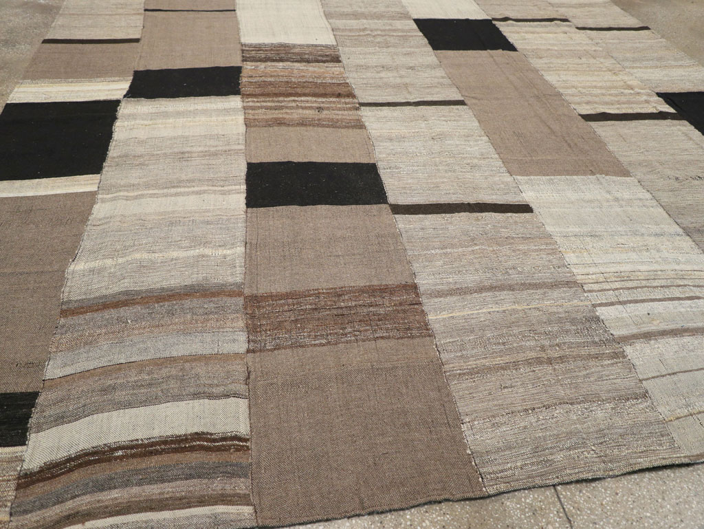 Modern Turkish Flatweave Square Room Size Carpet, No.31609 - Gss