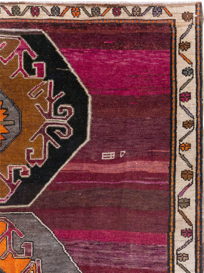 Vintage Turkish Anatolian Small Tribal Room Size Carpet, No.31629 - Gss