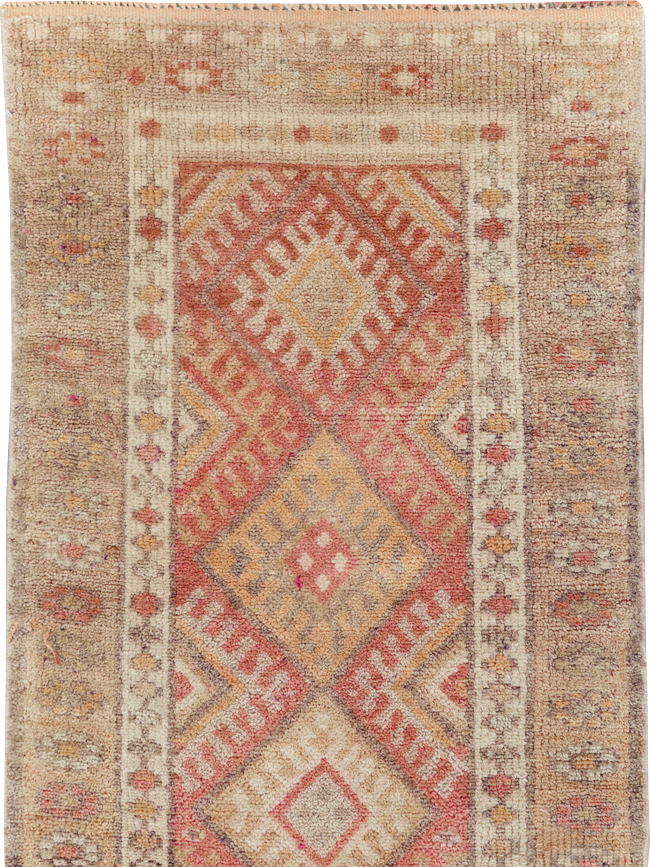 Vintage Turkish Anatolian Small Runner, No.31652 - Gss