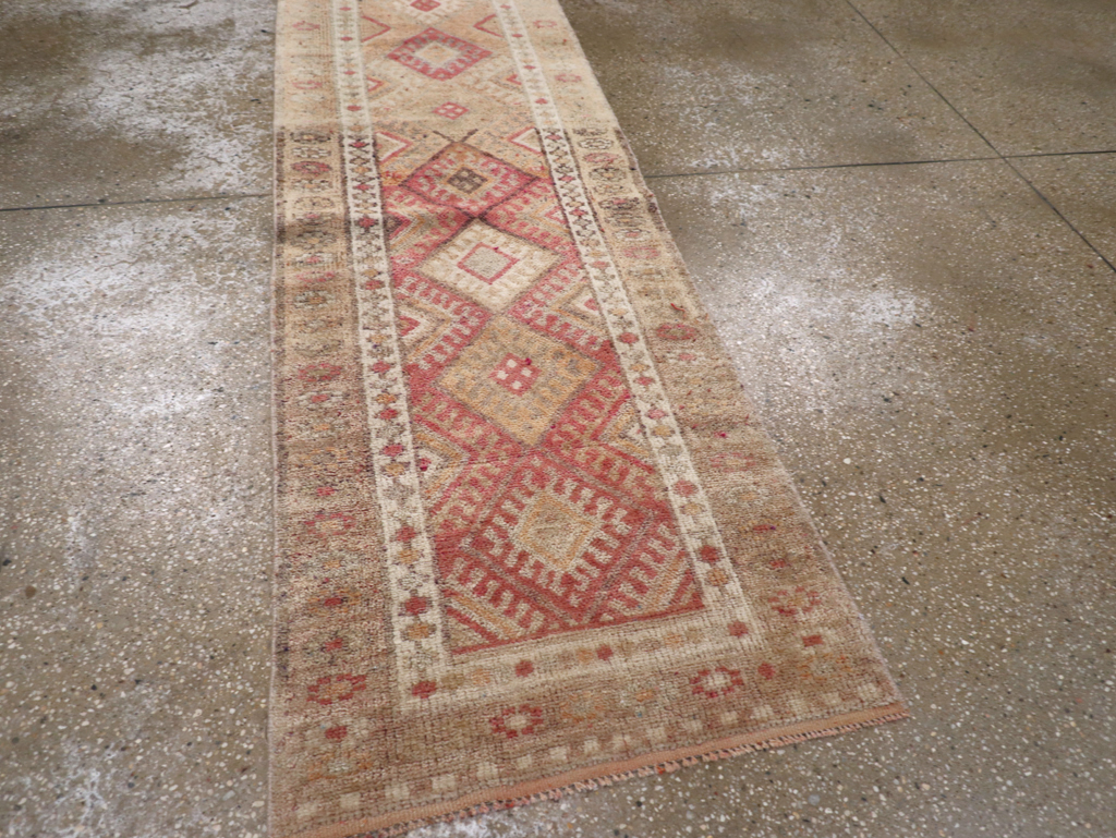 Vintage Turkish Anatolian Small Runner, No.31652 - Gss