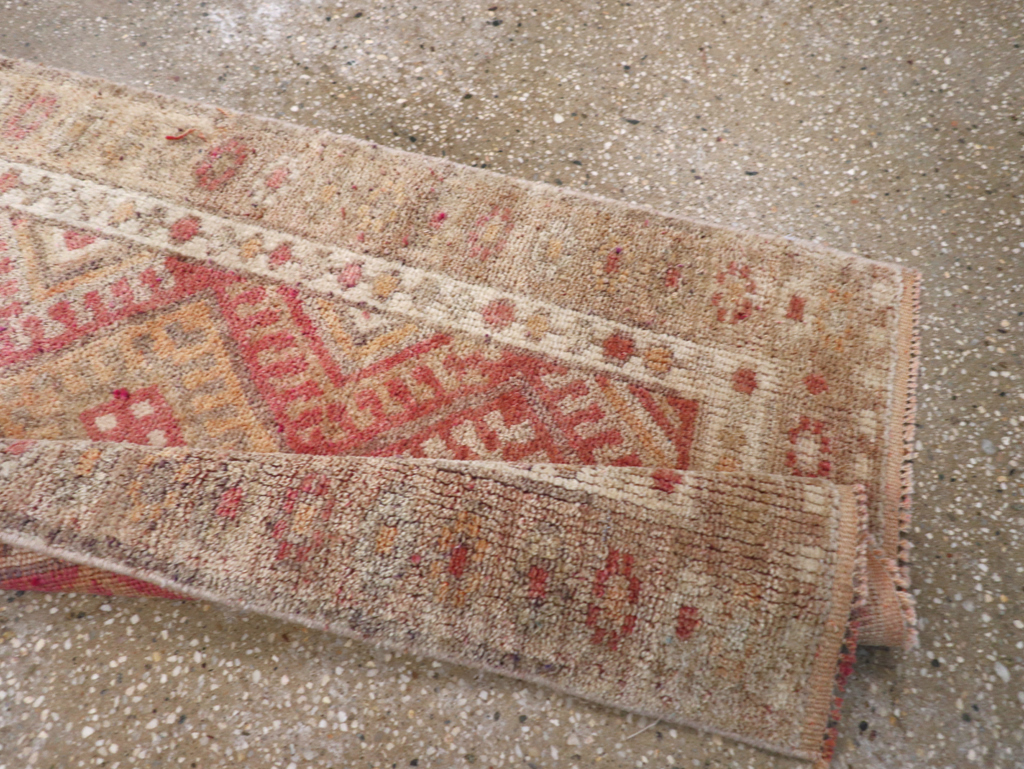 Vintage Turkish Anatolian Small Runner, No.31652 - Gss