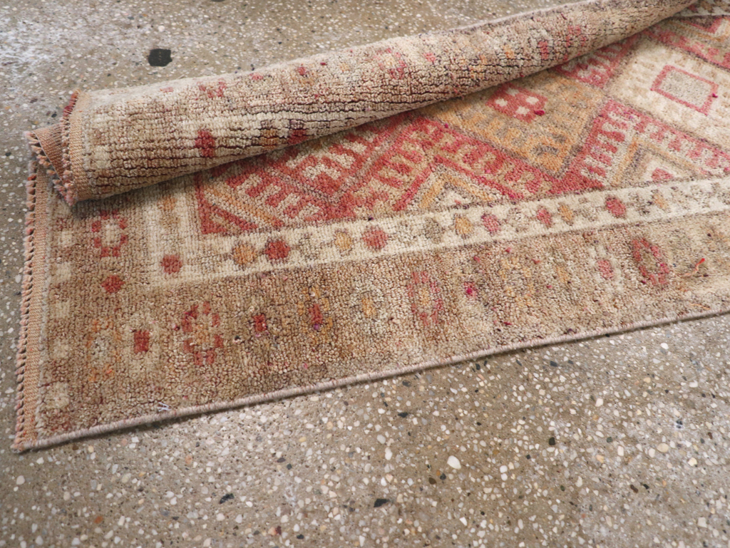 Vintage Turkish Anatolian Small Runner, No.31652 - Gss