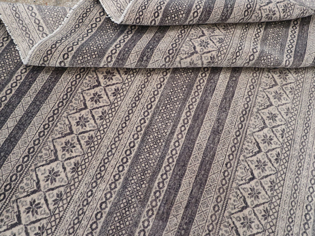 Contemporary Turkish Small Room Size Carpet, No.31876 - Gss