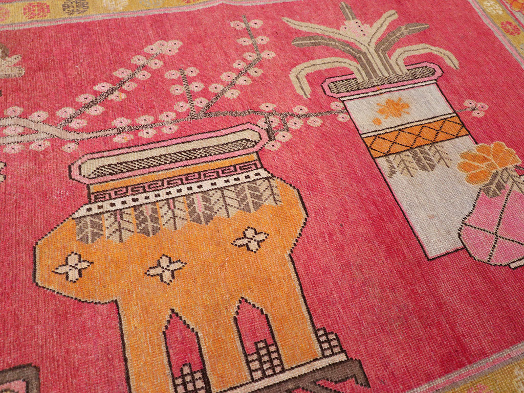 Antique East Turkestan Pictorial Vase Khotan Accent Rug, No.31882 - Gss