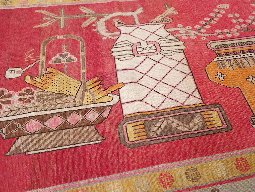 Antique East Turkestan Pictorial Vase Khotan Accent Rug, No.31882 - Gss