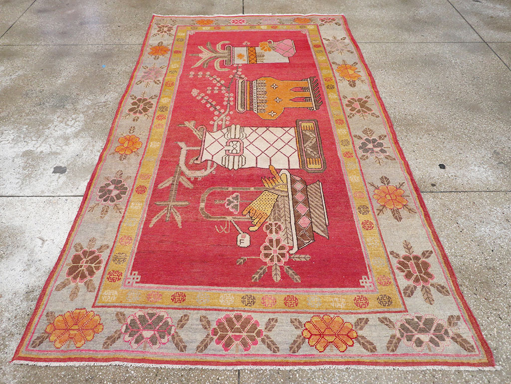 Antique East Turkestan Pictorial Vase Khotan Accent Rug, No.31882 - Gss