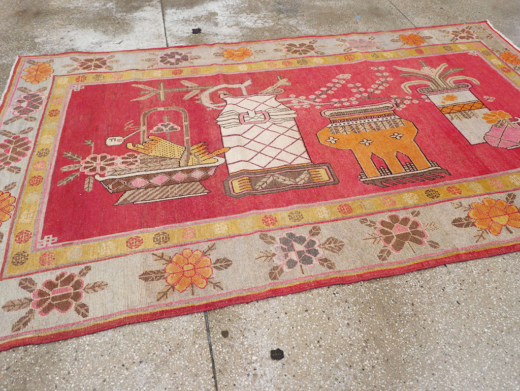 Antique East Turkestan Pictorial Vase Khotan Accent Rug, No.31882 - Gss