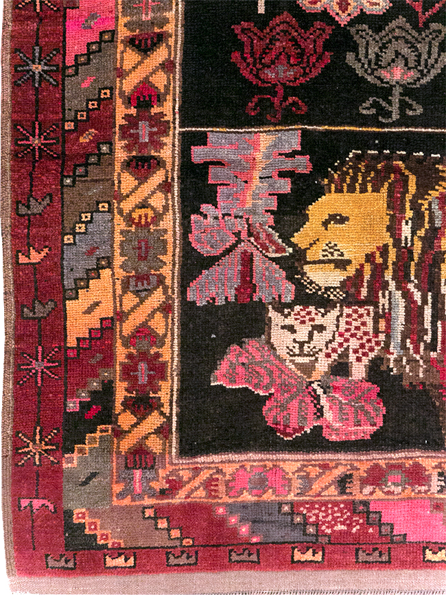 Vintage Turkish Anatolian Pictorial Accent Carpet, No.31909 - Gss